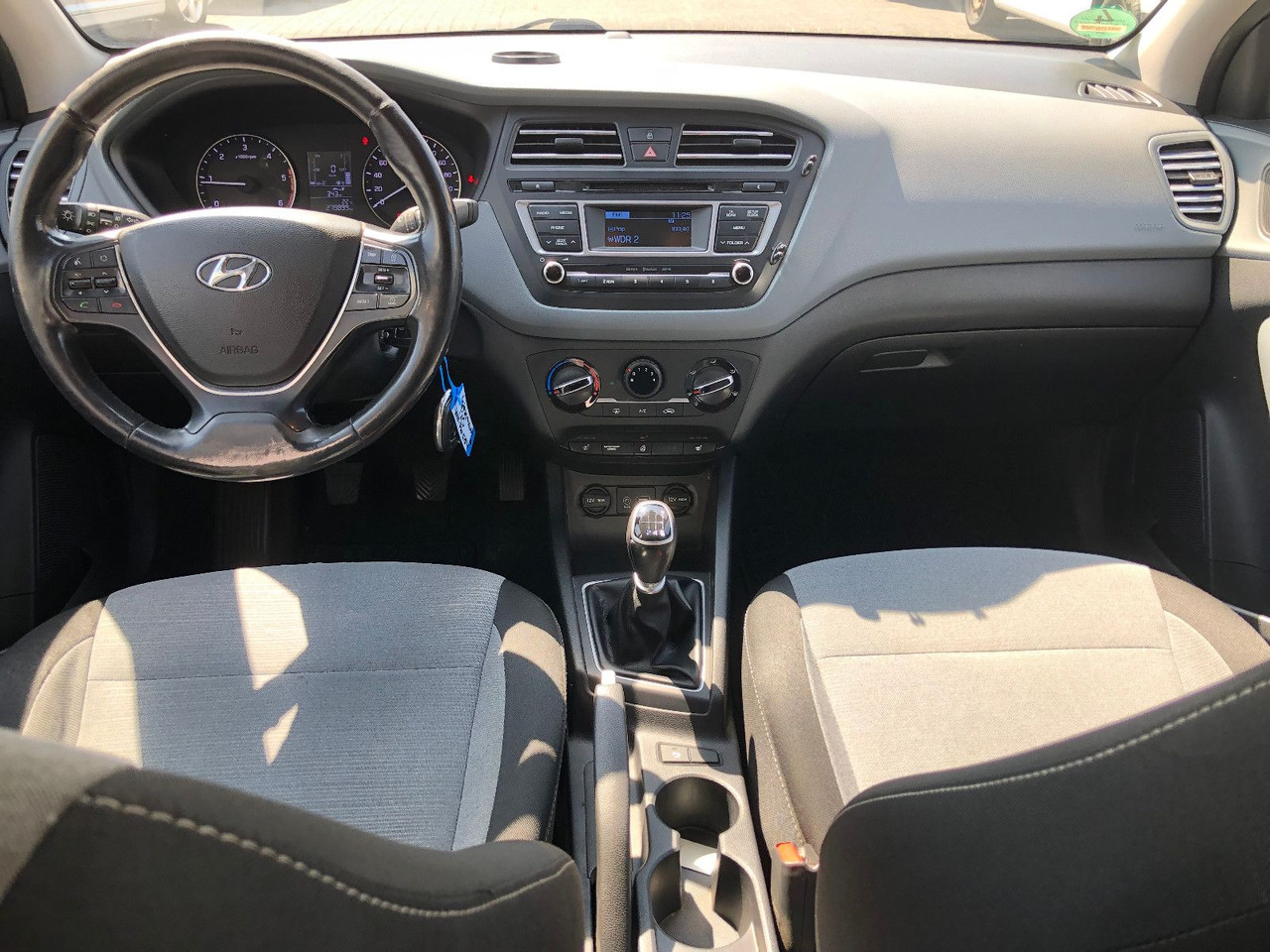 Sedan araba Hyundai i20 1.4 CRDi Trend, Euro 6: fotoğraf 19