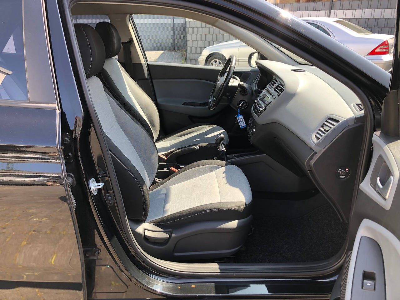 Sedan araba Hyundai i20 1.4 CRDi Trend, Euro 6: fotoğraf 16