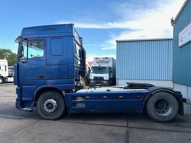 DAF 95.380 XF SPACECAB (EURO 2 / ZF16 MANUAL GEARBOX / HYDRAULIC KIT / P.T.O. / SIDE SKIRTS / AIRCONDITIONING) - Çekici: fotoğraf 5 DAF 95.380 XF SPACECAB (EURO 2 / ZF16 MANUAL GEARBOX / HYDRAULIC KIT / P.T.O. / SIDE SKIRTS / AIRCONDITIONING) - Çekici: fotoğraf 5