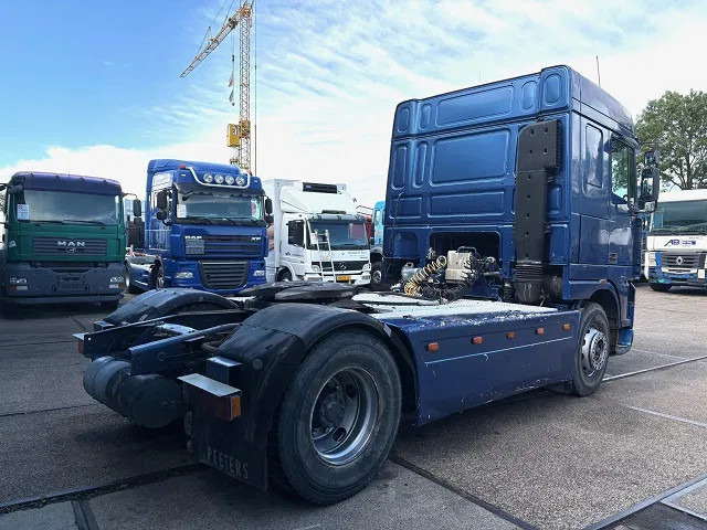 DAF 95.380 XF SPACECAB (EURO 2 / ZF16 MANUAL GEARBOX / HYDRAULIC KIT / P.T.O. / SIDE SKIRTS / AIRCONDITIONING) - Çekici: fotoğraf 3 DAF 95.380 XF SPACECAB (EURO 2 / ZF16 MANUAL GEARBOX / HYDRAULIC KIT / P.T.O. / SIDE SKIRTS / AIRCONDITIONING) - Çekici: fotoğraf 3