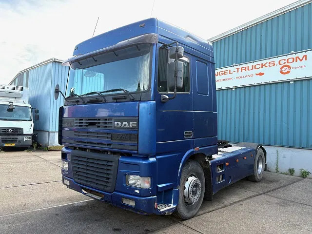 DAF 95.380 XF SPACECAB (EURO 2 / ZF16 MANUAL GEARBOX / HYDRAULIC KIT / P.T.O. / SIDE SKIRTS / AIRCONDITIONING) - Çekici: fotoğraf 1 DAF 95.380 XF SPACECAB (EURO 2 / ZF16 MANUAL GEARBOX / HYDRAULIC KIT / P.T.O. / SIDE SKIRTS / AIRCONDITIONING) - Çekici: fotoğraf 1