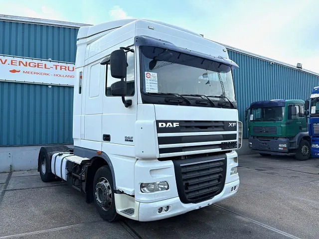 DAF XF 105.460 SPACECAB (ZF-MANUAL GEARBOX / 2x DIESELTANK / MX-ENGINE BRAKE / AIRCONDITIONING / FRIDGE / ETC.) - Çekici: fotoğraf 1 DAF XF 105.460 SPACECAB (ZF-MANUAL GEARBOX / 2x DIESELTANK / MX-ENGINE BRAKE / AIRCONDITIONING / FRIDGE / ETC.) - Çekici: fotoğraf 1