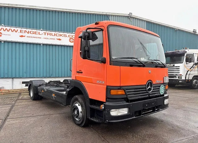 Mercedes-Benz Atego 823L DAY CAB (6-CILINDER) 4x2 CHASSIS (MANUAL GEARBOX / SPER DIFFERENTIAL / 6-CILINDER ENGINE) - Şasi kamyon: fotoğraf 2 Mercedes-Benz Atego 823L DAY CAB (6-CILINDER) 4x2 CHASSIS (MANUAL GEARBOX / SPER DIFFERENTIAL / 6-CILINDER ENGINE) - Şasi kamyon: fotoğraf 2