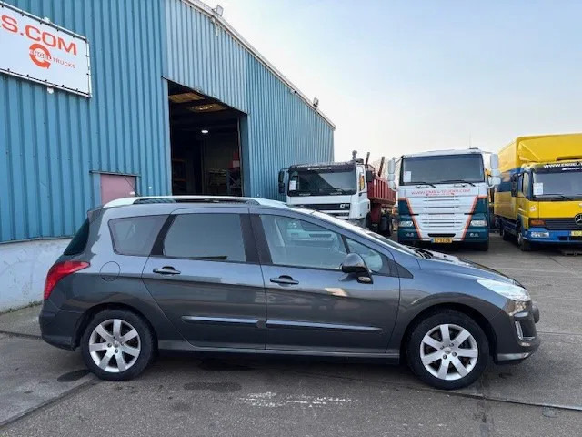 Peugeot 308 SW 5-DOORS HATCHBACK / MPV (APK/TUV 01-2026 / 6 GEARS MANUAL GEARBOX / AIRCONDITIONING / PANORAMA / ELECTRIACAL PACKAGE / ETC.) - Binek araba: fotoğraf 4 Peugeot 308 SW 5-DOORS HATCHBACK / MPV (APK/TUV 01-2026 / 6 GEARS MANUAL GEARBOX / AIRCONDITIONING / PANORAMA / ELECTRIACAL PACKAGE / ETC.) - Binek araba: fotoğraf 4