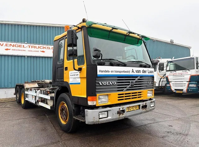 Volvo FL 12.380 6x2 A-RIDE (ORIGINAL DUTCH) HOOK-ARM CONTAINER SYSTEM (FULL STEEL SUSPENSION / REDUCTION AXLE / 10 TIRES / 8.000 KG. F - Kancalı yükleyici kamyon: fotoğraf 2 Volvo FL 12.380 6x2 A-RIDE (ORIGINAL DUTCH) HOOK-ARM CONTAINER SYSTEM (FULL STEEL SUSPENSION / REDUCTION AXLE / 10 TIRES / 8.000 KG. F - Kancalı yükleyici kamyon: fotoğraf 2