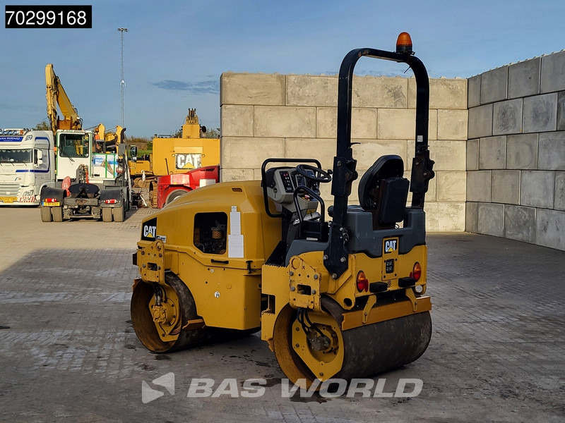 Caterpillar CB2.7 - Silindir makinesi: fotoğraf 2 Caterpillar CB2.7 - Silindir makinesi: fotoğraf 2