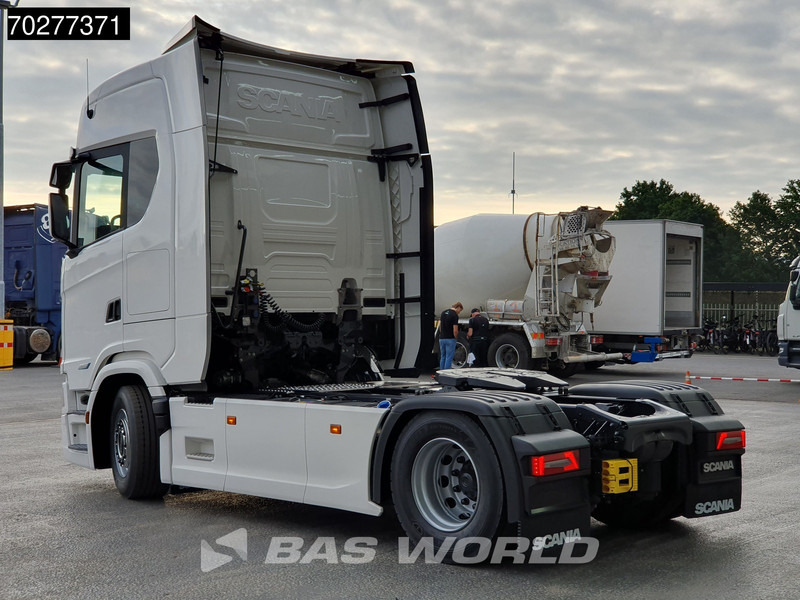 Scania S560 4X2 NEW! Retarder Full-Air 2xTanks Standklima Navi ACC LED Euro 6 - Çekici: fotoğraf 2 Scania S560 4X2 NEW! Retarder Full-Air 2xTanks Standklima Navi ACC LED Euro 6 - Çekici: fotoğraf 2