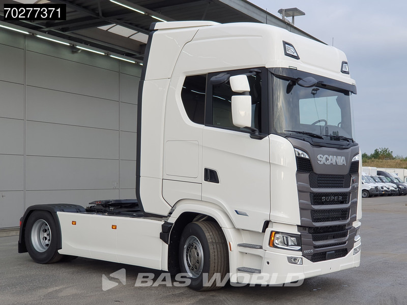 Scania S560 4X2 NEW! Retarder Full-Air 2xTanks Standklima Navi ACC LED Euro 6 - Çekici: fotoğraf 3 Scania S560 4X2 NEW! Retarder Full-Air 2xTanks Standklima Navi ACC LED Euro 6 - Çekici: fotoğraf 3