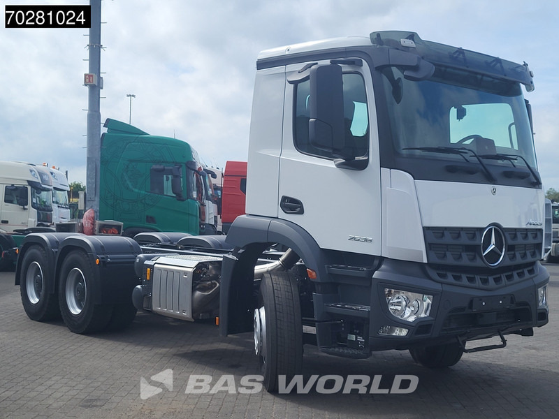 Mercedes-Benz Arocs 2636 6X4 NEW chassis Flywheel PTO Big-Axle Automatic Steelsuspension Euro 6 - Şasi kamyon: fotoğraf 3 Mercedes-Benz Arocs 2636 6X4 NEW chassis Flywheel PTO Big-Axle Automatic Steelsuspension Euro 6 - Şasi kamyon: fotoğraf 3