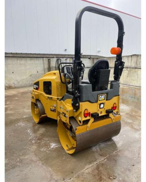 Caterpillar CB2.7 - Yol silindiri: fotoğraf 4 Caterpillar CB2.7 - Yol silindiri: fotoğraf 4