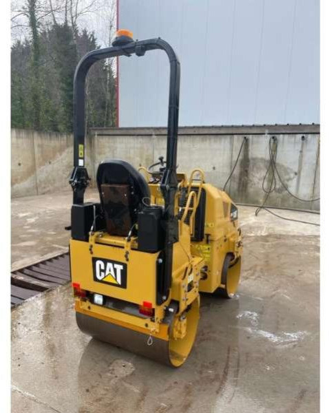 Caterpillar Compacteur Tandem / Double Billes CB1.7 - Yol silindiri: fotoğraf 4 Caterpillar Compacteur Tandem / Double Billes CB1.7 - Yol silindiri: fotoğraf 4