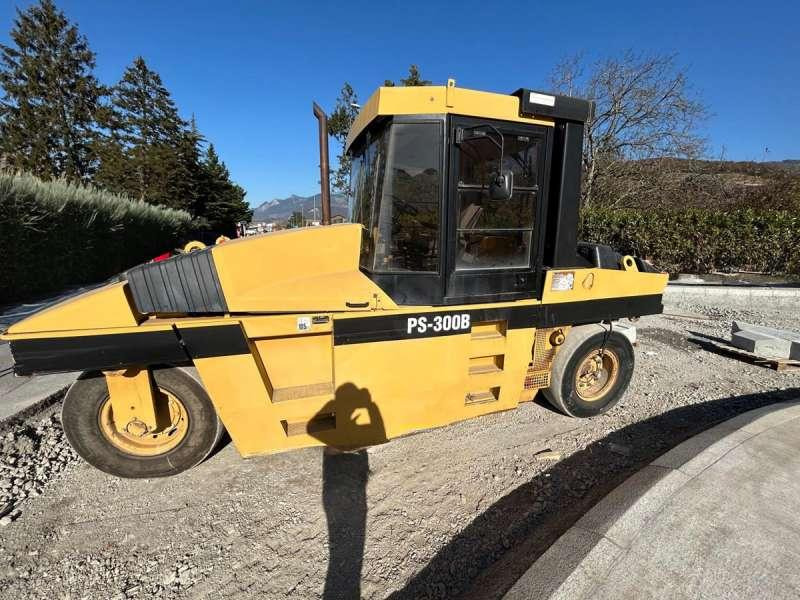 Caterpillar PS300B - Lastik tekerlekli silindir: fotoğraf 3 Caterpillar PS300B - Lastik tekerlekli silindir: fotoğraf 3
