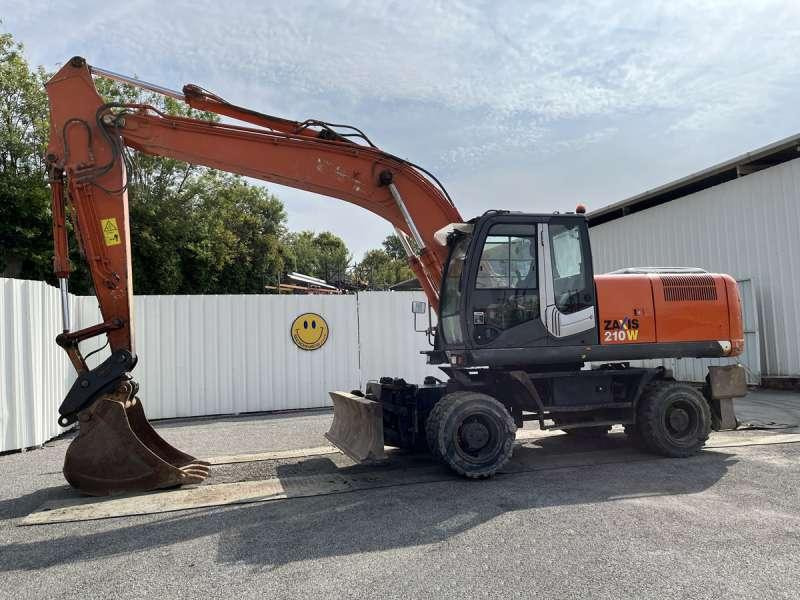 Hitachi ZX210W-3 - Tekerlekli ekskavatör: fotoğraf 1 Hitachi ZX210W-3 - Tekerlekli ekskavatör: fotoğraf 1