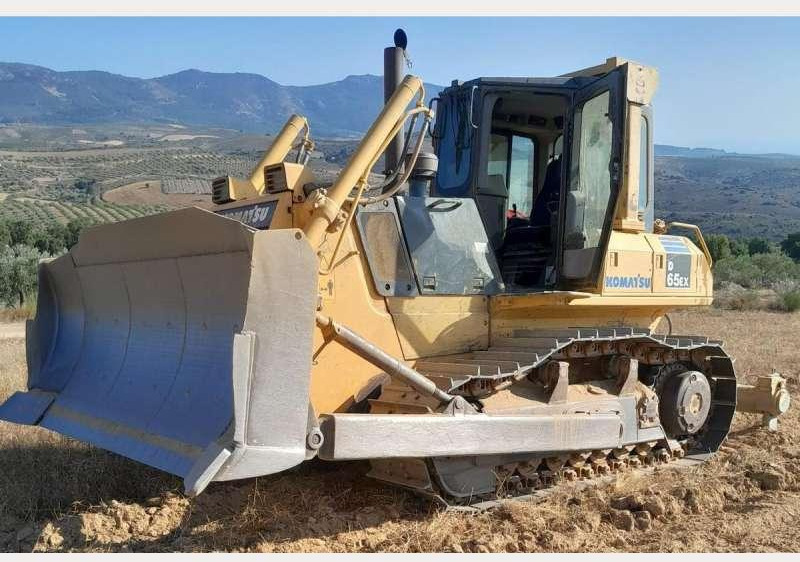 Komatsu D65EX-15 - Buldozer: fotoğraf 1 Komatsu D65EX-15 - Buldozer: fotoğraf 1