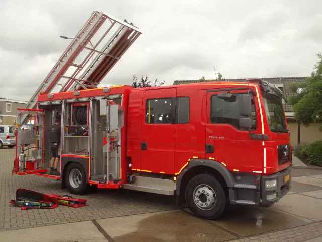 MAN TGM 15.250 FIRE TRUCK,2000 LITER TANK, FOAM TANK, AIRCO - İtfaiye aracı: fotoğraf 1 MAN TGM 15.250 FIRE TRUCK,2000 LITER TANK, FOAM TANK, AIRCO - İtfaiye aracı: fotoğraf 1