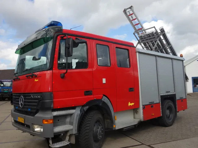 Mercedes-Benz Actros 1831 4X4 ZIEGLER BOMBEROS POMP,2500 L TANK - İtfaiye aracı: fotoğraf 3 Mercedes-Benz Actros 1831 4X4 ZIEGLER BOMBEROS POMP,2500 L TANK - İtfaiye aracı: fotoğraf 3