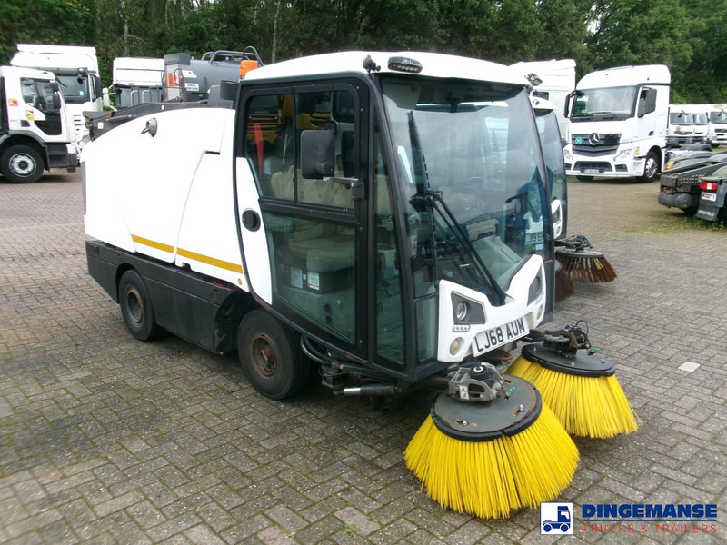 Johnston C202 compact street sweeper - Yol süpürme aracı: fotoğraf 2 Johnston C202 compact street sweeper - Yol süpürme aracı: fotoğraf 2