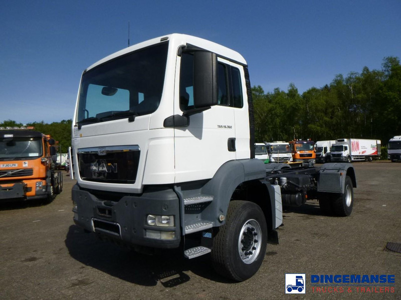 MAN TGS 19.360 4X2 BBS manual Euro 2 chassis + PTO - Şasi kamyon: fotoğraf 1 MAN TGS 19.360 4X2 BBS manual Euro 2 chassis + PTO - Şasi kamyon: fotoğraf 1