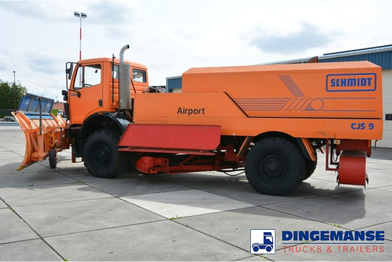 Mercedes-Benz SK 2031 4x4x4 Schmidt CJS9 airport sweeper snow plough - Kar küreme aracı: fotoğraf 2 Mercedes-Benz SK 2031 4x4x4 Schmidt CJS9 airport sweeper snow plough - Kar küreme aracı: fotoğraf 2