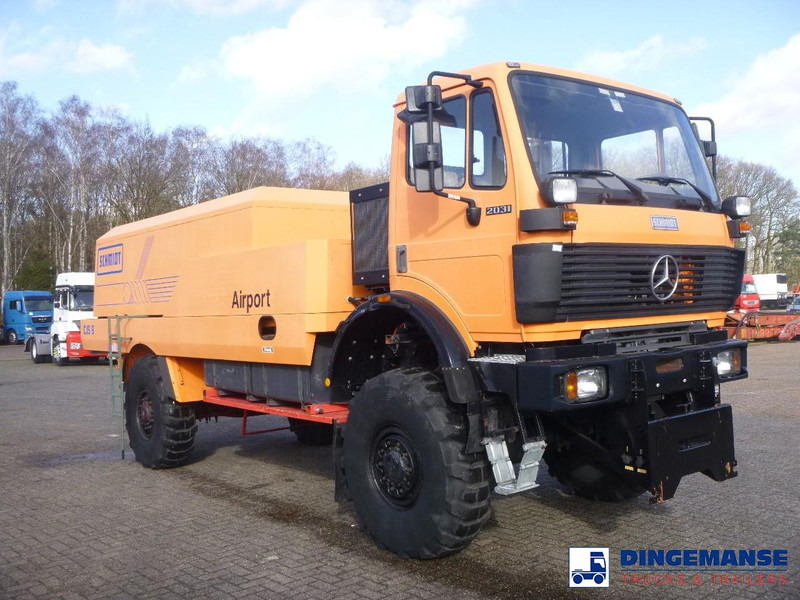 Mercedes-Benz SK 2031 4x4x4 Schmidt CJS9 airport sweeper snow plough - Kar küreme aracı: fotoğraf 5 Mercedes-Benz SK 2031 4x4x4 Schmidt CJS9 airport sweeper snow plough - Kar küreme aracı: fotoğraf 5