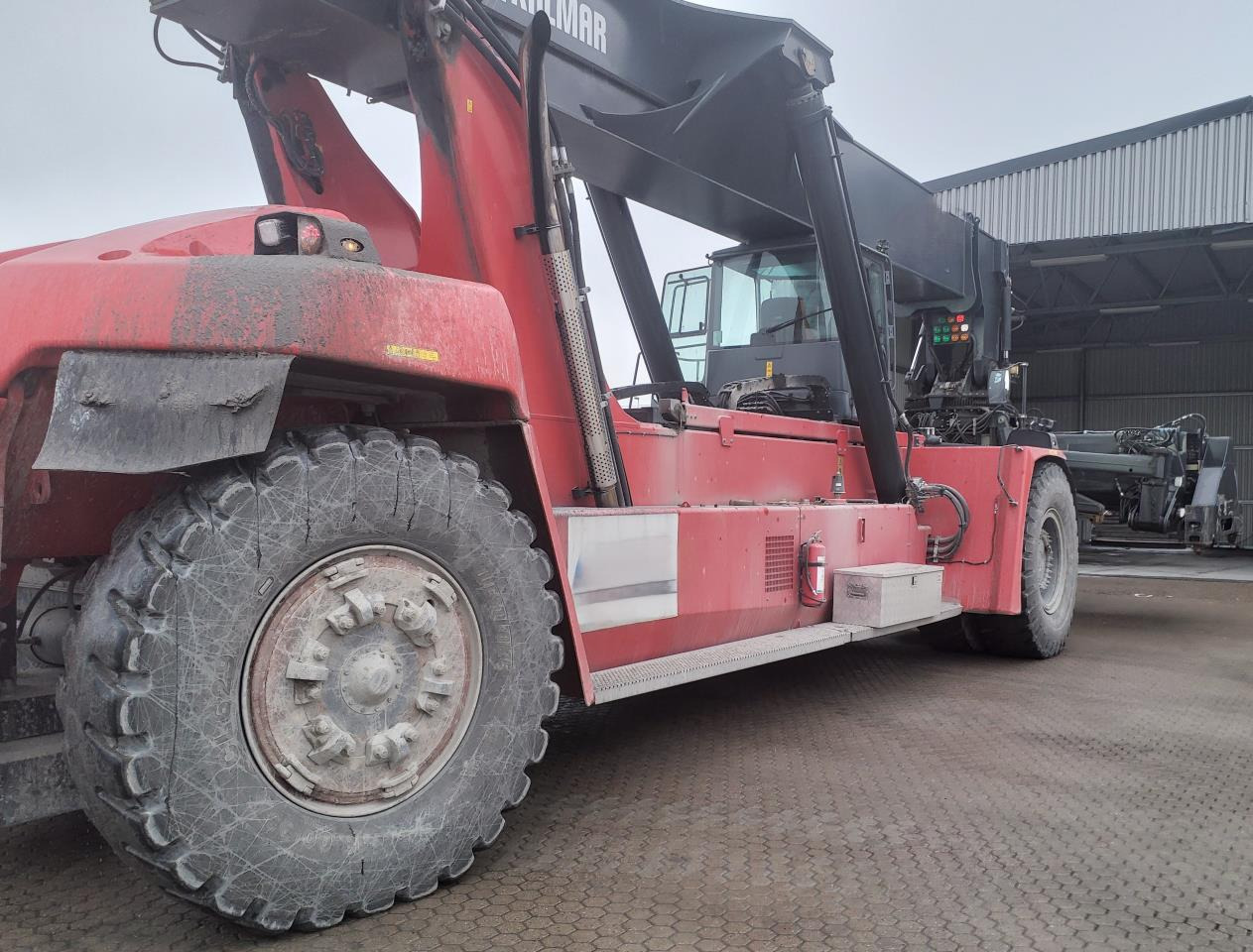 Kalmar DRG450-75C5XS - Reachstacker: fotoğraf 3 Kalmar DRG450-75C5XS - Reachstacker: fotoğraf 3