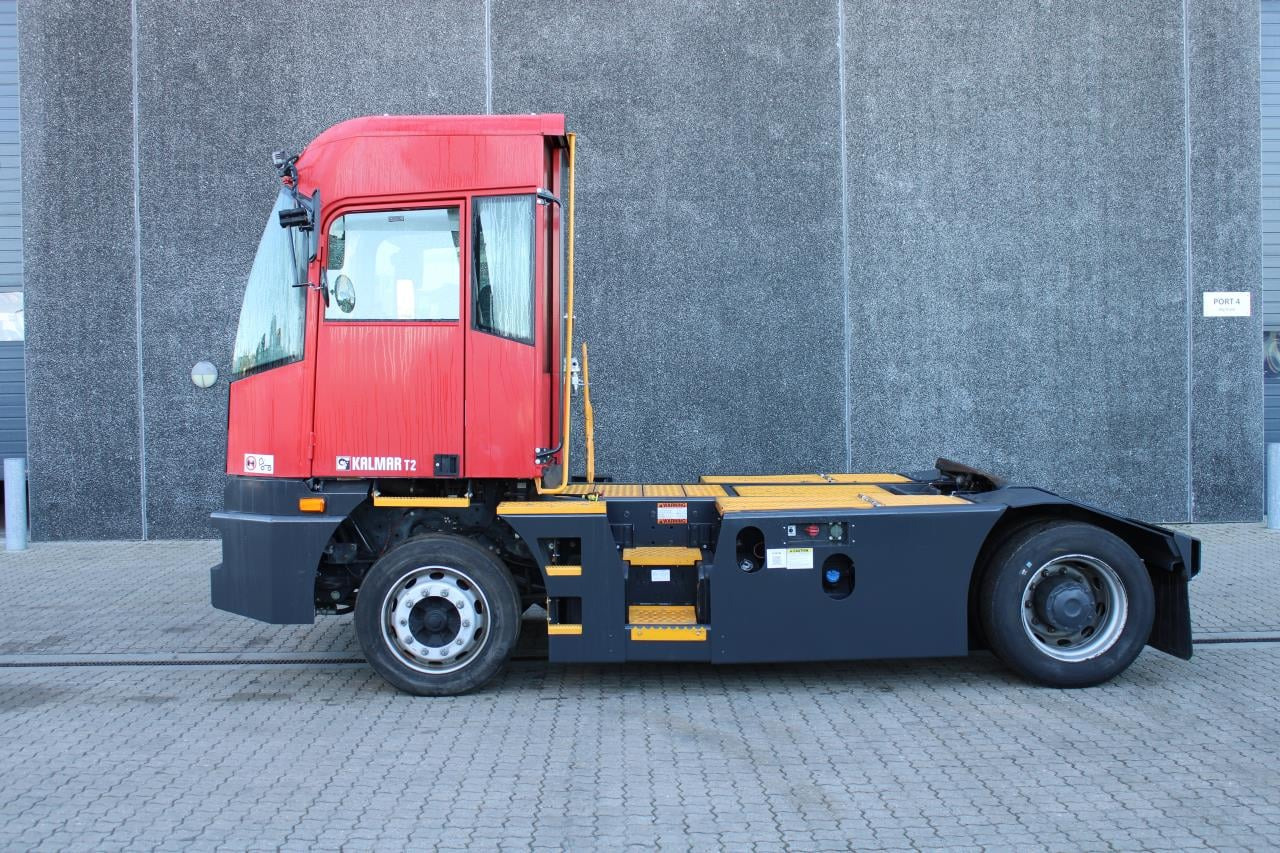 Kalmar T2I 4X2 - Terminal çekiciler: fotoğraf 1 Kalmar T2I 4X2 - Terminal çekiciler: fotoğraf 1