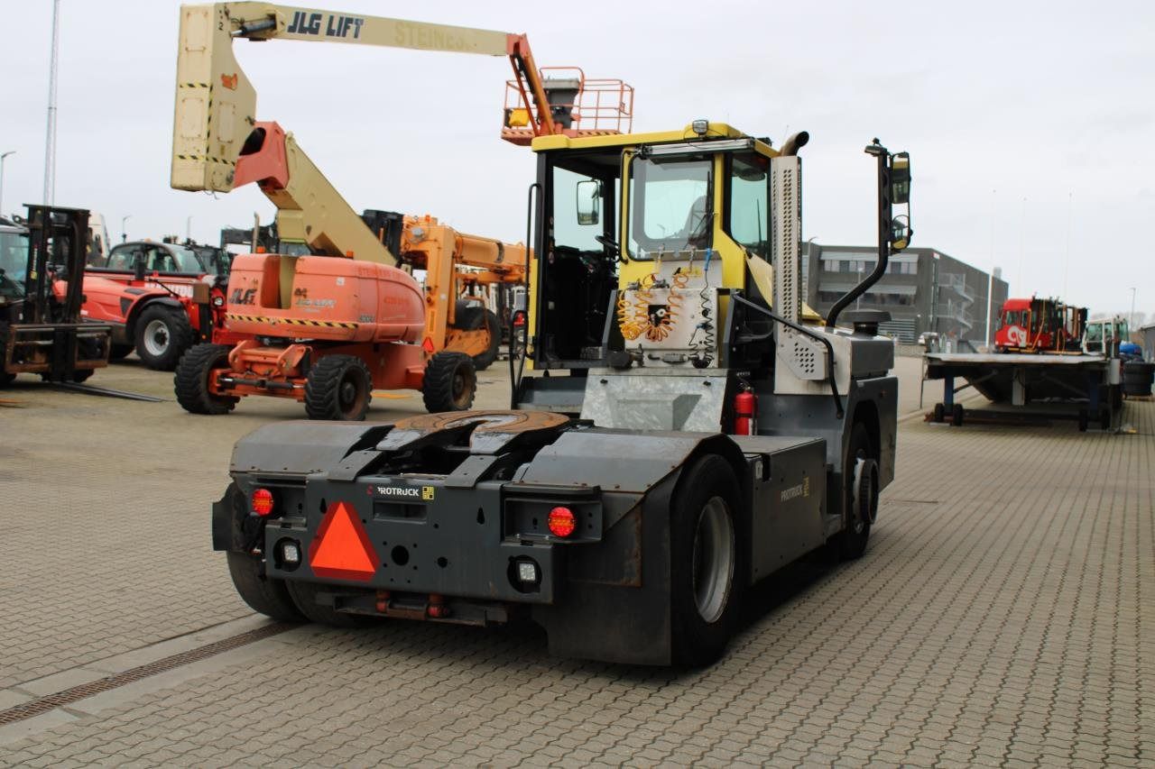 MOL RM255 4X4 - Terminal çekiciler: fotoğraf 3 MOL RM255 4X4 - Terminal çekiciler: fotoğraf 3