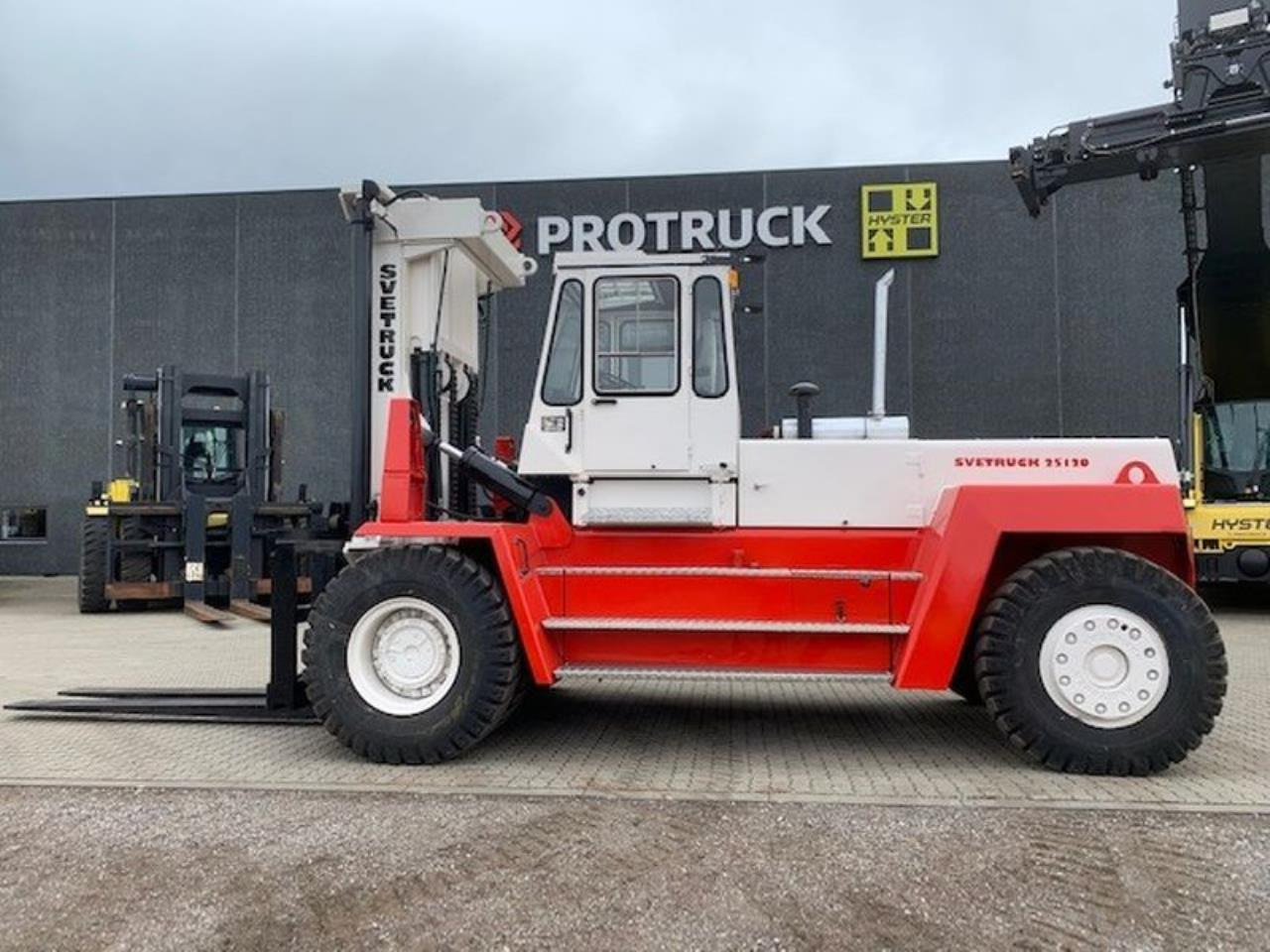 SveTruck 25120-42 - Dizel forklift: fotoğraf 1 SveTruck 25120-42 - Dizel forklift: fotoğraf 1