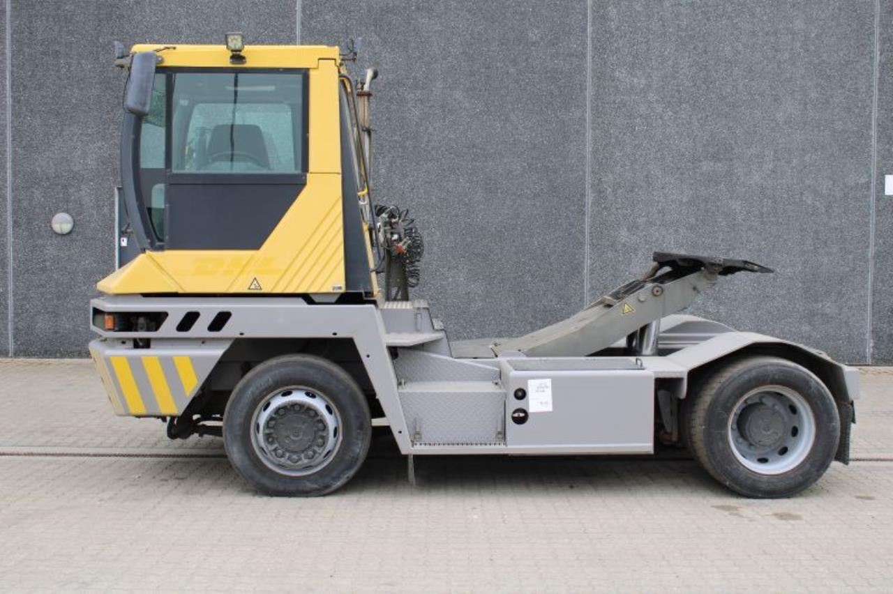 Terberg RT222 - Terminal çekiciler: fotoğraf 1 Terberg RT222 - Terminal çekiciler: fotoğraf 1