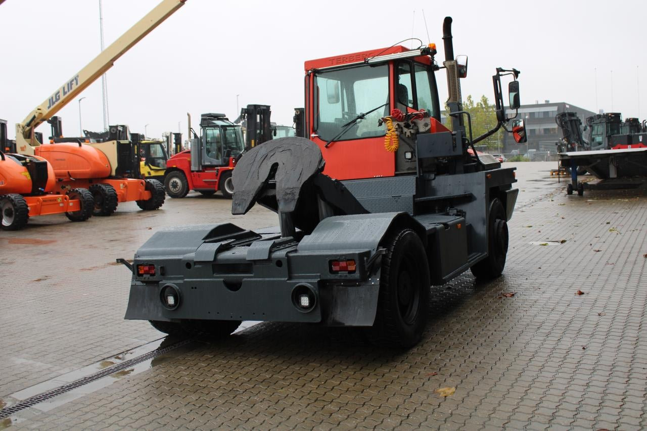 Terberg RT222 - Terminal çekiciler: fotoğraf 3 Terberg RT222 - Terminal çekiciler: fotoğraf 3