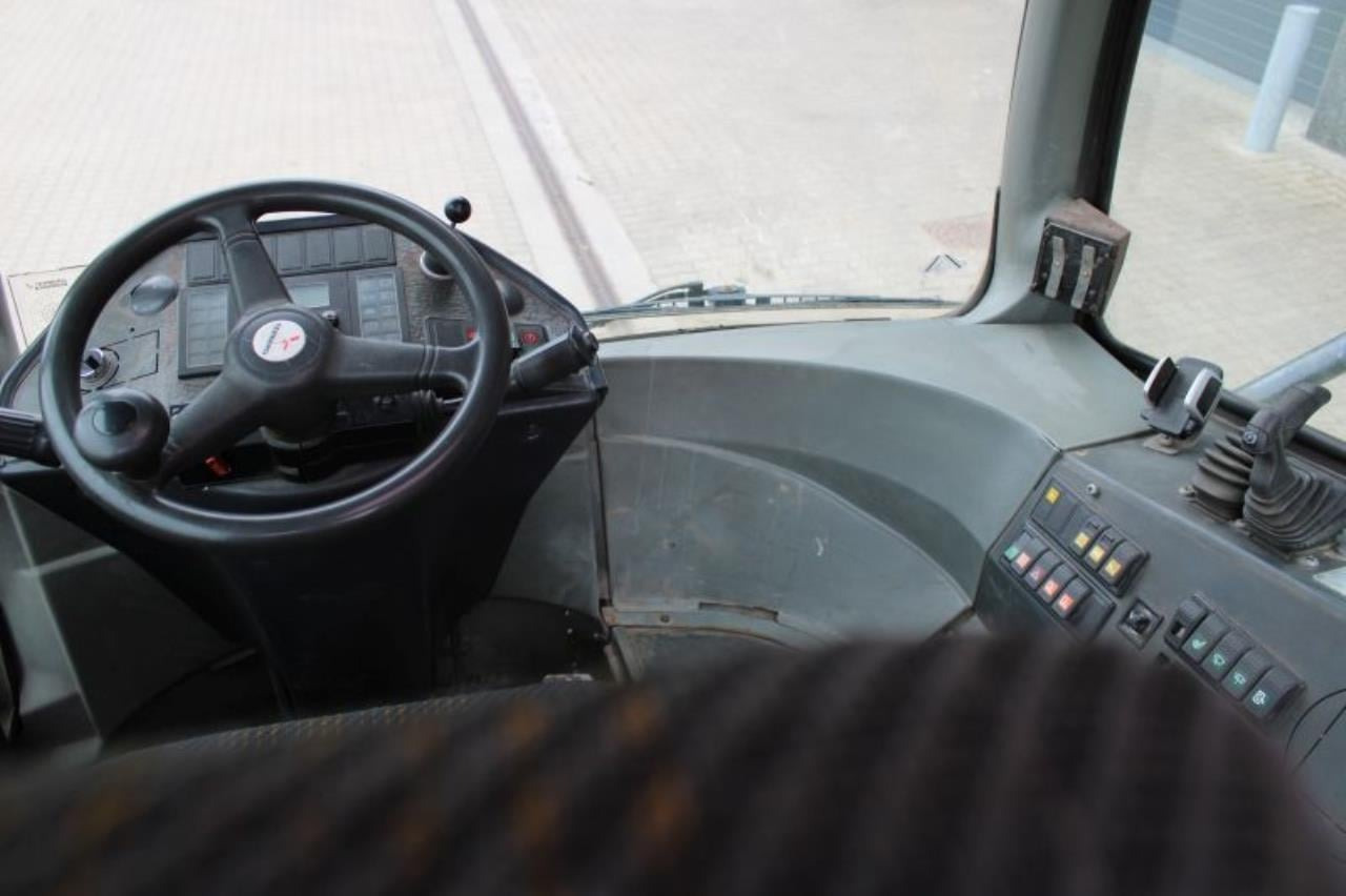 Terberg RT222 - Terminal çekiciler: fotoğraf 4 Terberg RT222 - Terminal çekiciler: fotoğraf 4