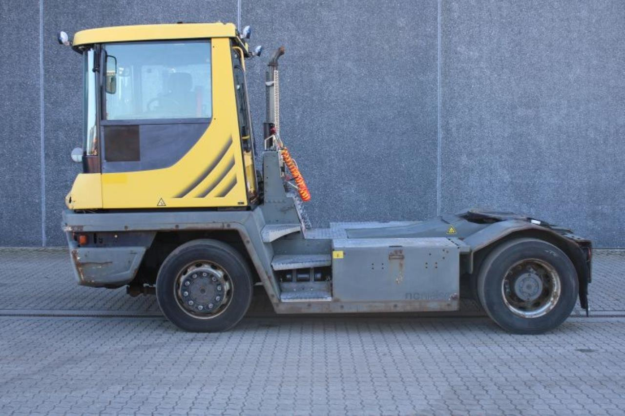 Terberg RT223 - Terminal çekiciler: fotoğraf 1 Terberg RT223 - Terminal çekiciler: fotoğraf 1