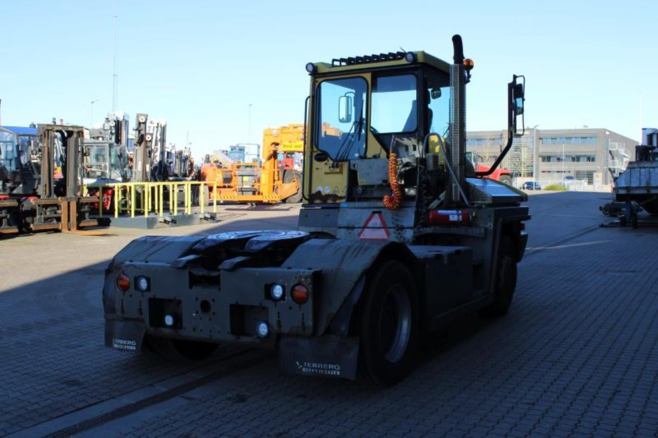 Terberg RT223 - Terminal çekiciler: fotoğraf 3 Terberg RT223 - Terminal çekiciler: fotoğraf 3