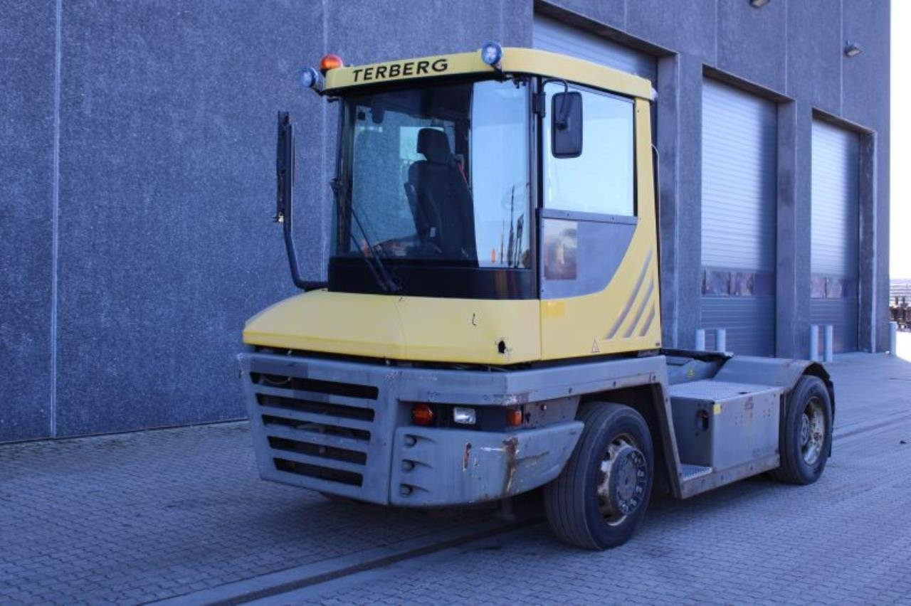 Terberg RT223 - Terminal çekiciler: fotoğraf 2 Terberg RT223 - Terminal çekiciler: fotoğraf 2
