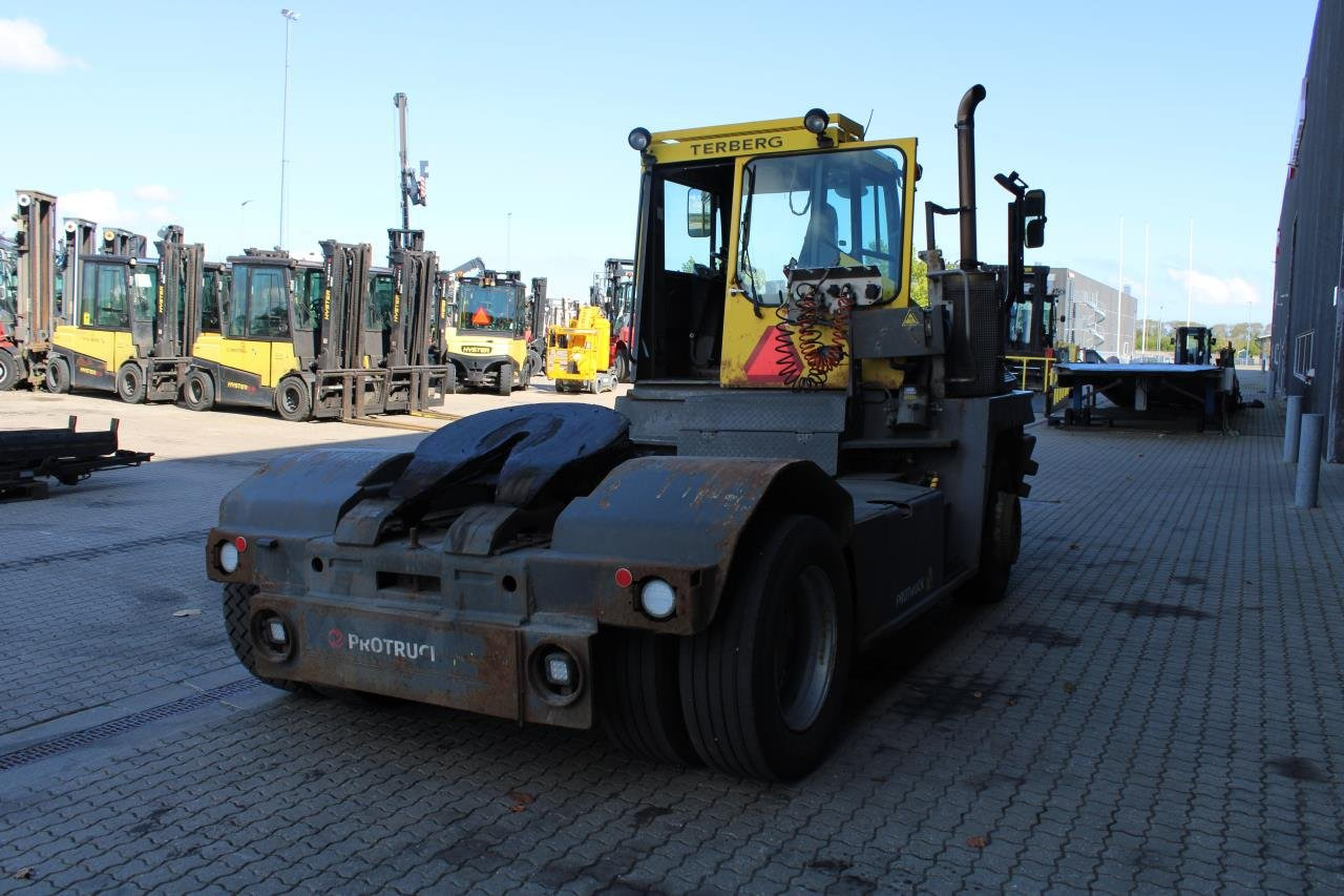 Terberg RT282 - Terminal çekiciler: fotoğraf 3 Terberg RT282 - Terminal çekiciler: fotoğraf 3