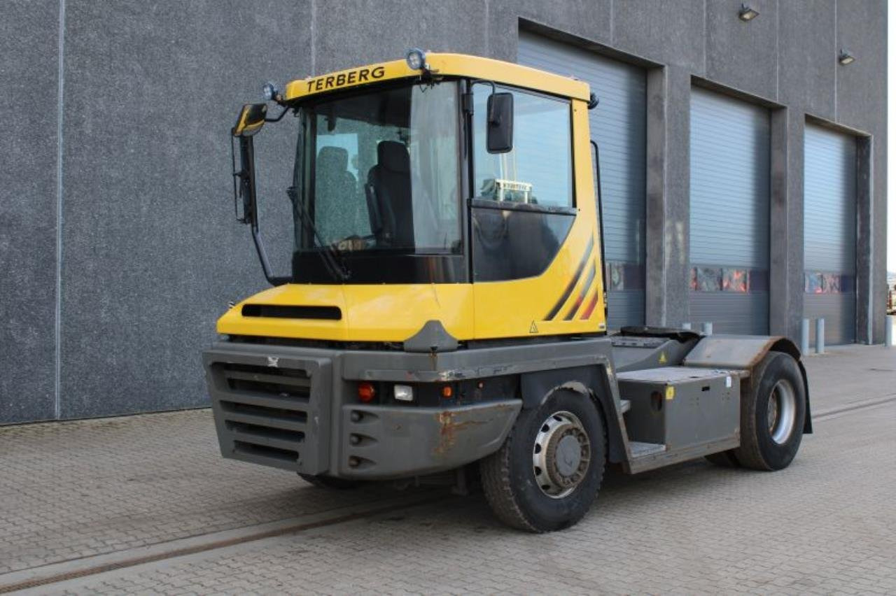 Terberg RT283 - Terminal çekiciler: fotoğraf 2 Terberg RT283 - Terminal çekiciler: fotoğraf 2