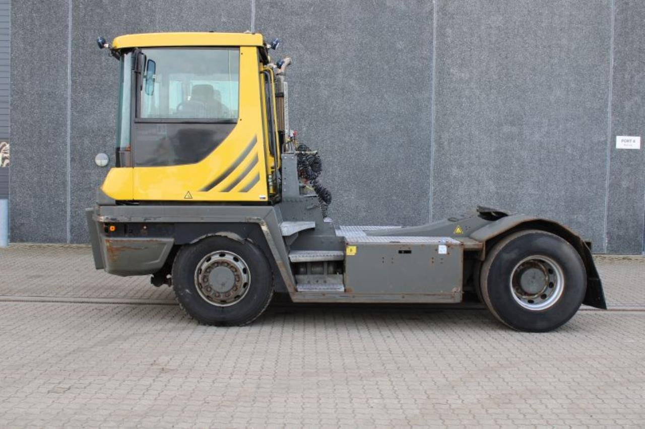 Terberg RT283 - Terminal çekiciler: fotoğraf 1 Terberg RT283 - Terminal çekiciler: fotoğraf 1