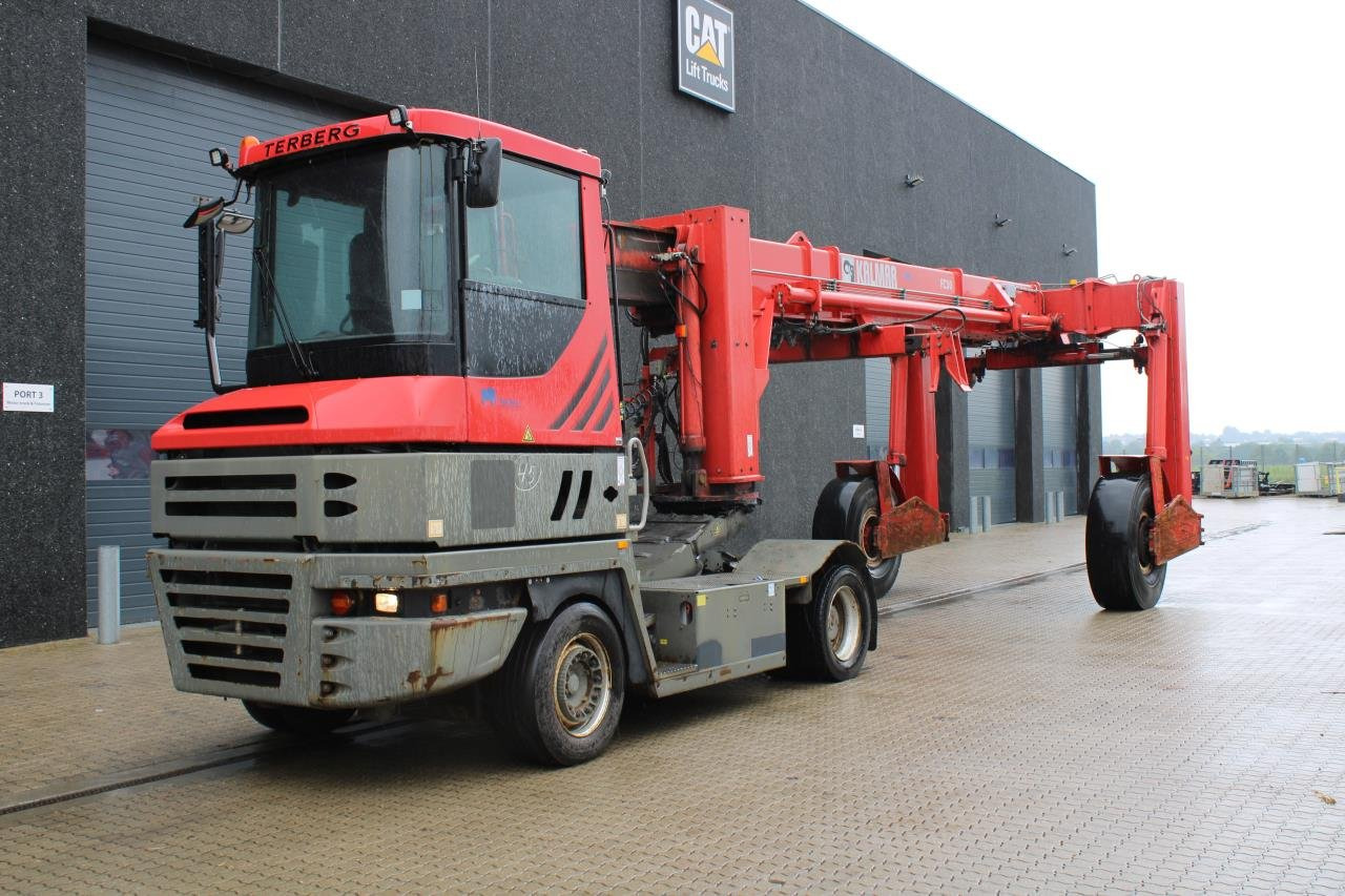Terberg TT223 - Terminal çekiciler: fotoğraf 2 Terberg TT223 - Terminal çekiciler: fotoğraf 2