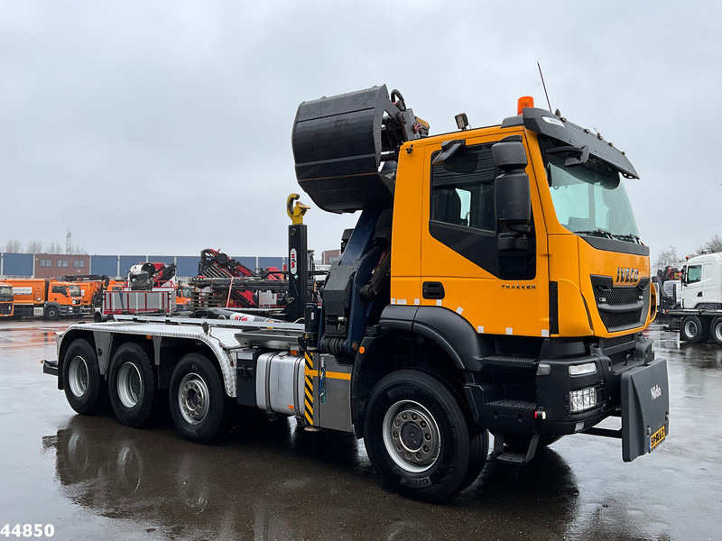 Iveco Trakker AD380T41W 8x6 Euro 6 HMF 19 Tonmeter Z-kraan - Kancalı yükleyici kamyon, Vinçli kamyon: fotoğraf 5 Iveco Trakker AD380T41W 8x6 Euro 6 HMF 19 Tonmeter Z-kraan - Kancalı yükleyici kamyon, Vinçli kamyon: fotoğraf 5