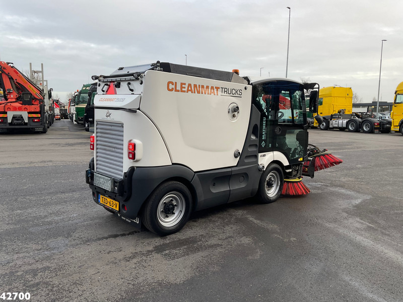 Mathieu MC 210 Azura Flex Euro 6 Stage 5 with 3-rd brush - Yol süpürme aracı: fotoğraf 4 Mathieu MC 210 Azura Flex Euro 6 Stage 5 with 3-rd brush - Yol süpürme aracı: fotoğraf 4