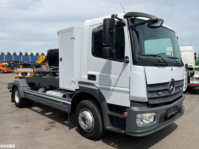 Mercedes-Benz Atego 1218 Euro 6 Manual 7 Ton haakarmsysteem - Kancalı yükleyici kamyon: fotoğraf 3 Mercedes-Benz Atego 1218 Euro 6 Manual 7 Ton haakarmsysteem - Kancalı yükleyici kamyon: fotoğraf 3