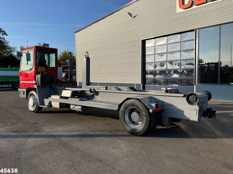 Terberg YT180 VDL 25 Ton haakarmsysteem - Kancalı yükleyici kamyon: fotoğraf 4 Terberg YT180 VDL 25 Ton haakarmsysteem - Kancalı yükleyici kamyon: fotoğraf 4