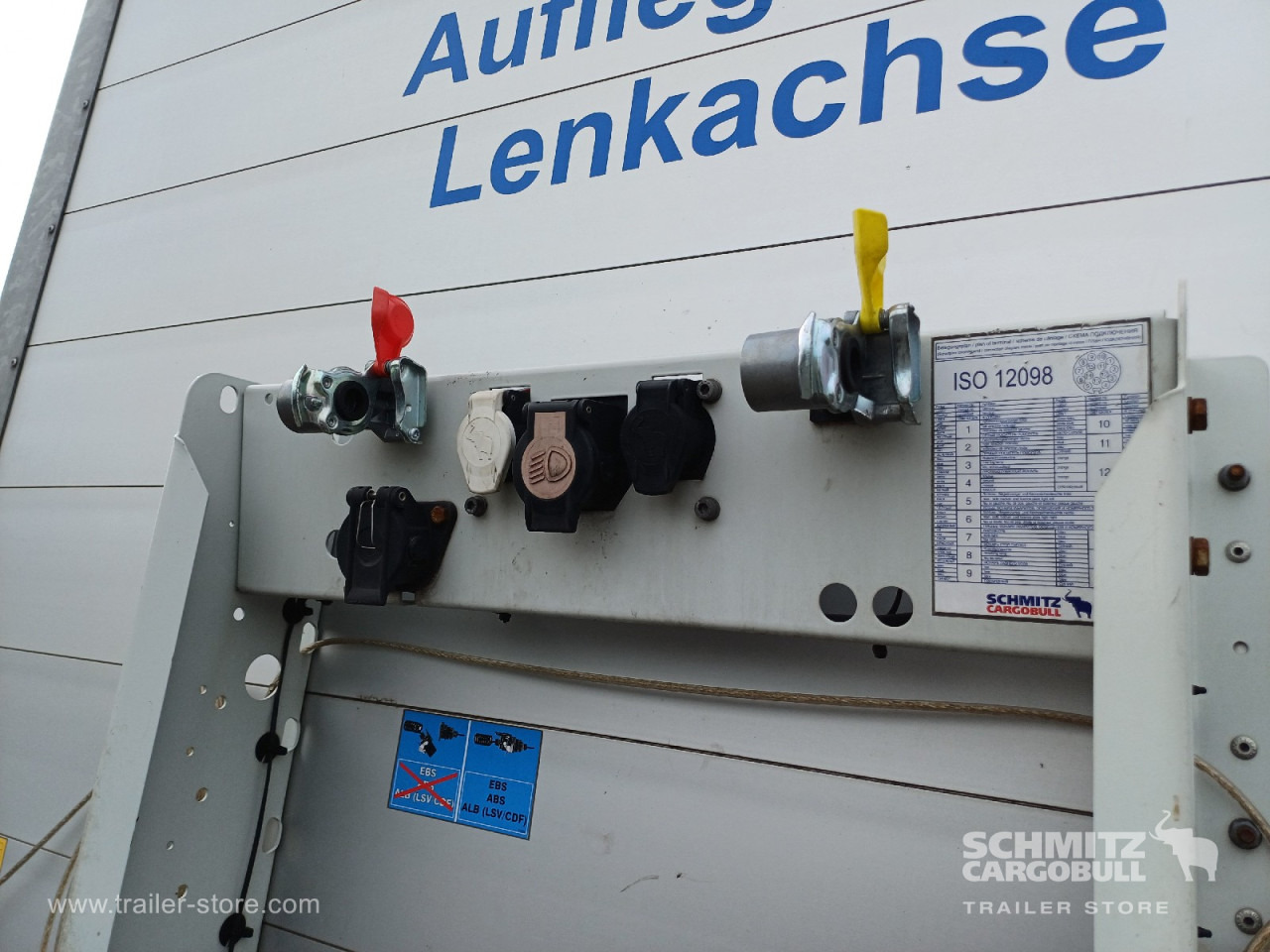 SCHMITZ Auflieger Curtainsider Standard Forklift holder - Tenteli dorse: fotoğraf 2 SCHMITZ Auflieger Curtainsider Standard Forklift holder - Tenteli dorse: fotoğraf 2
