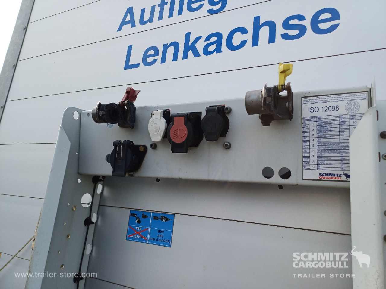 SCHMITZ Auflieger Curtainsider Standard Forklift holder - Tenteli dorse: fotoğraf 2 SCHMITZ Auflieger Curtainsider Standard Forklift holder - Tenteli dorse: fotoğraf 2