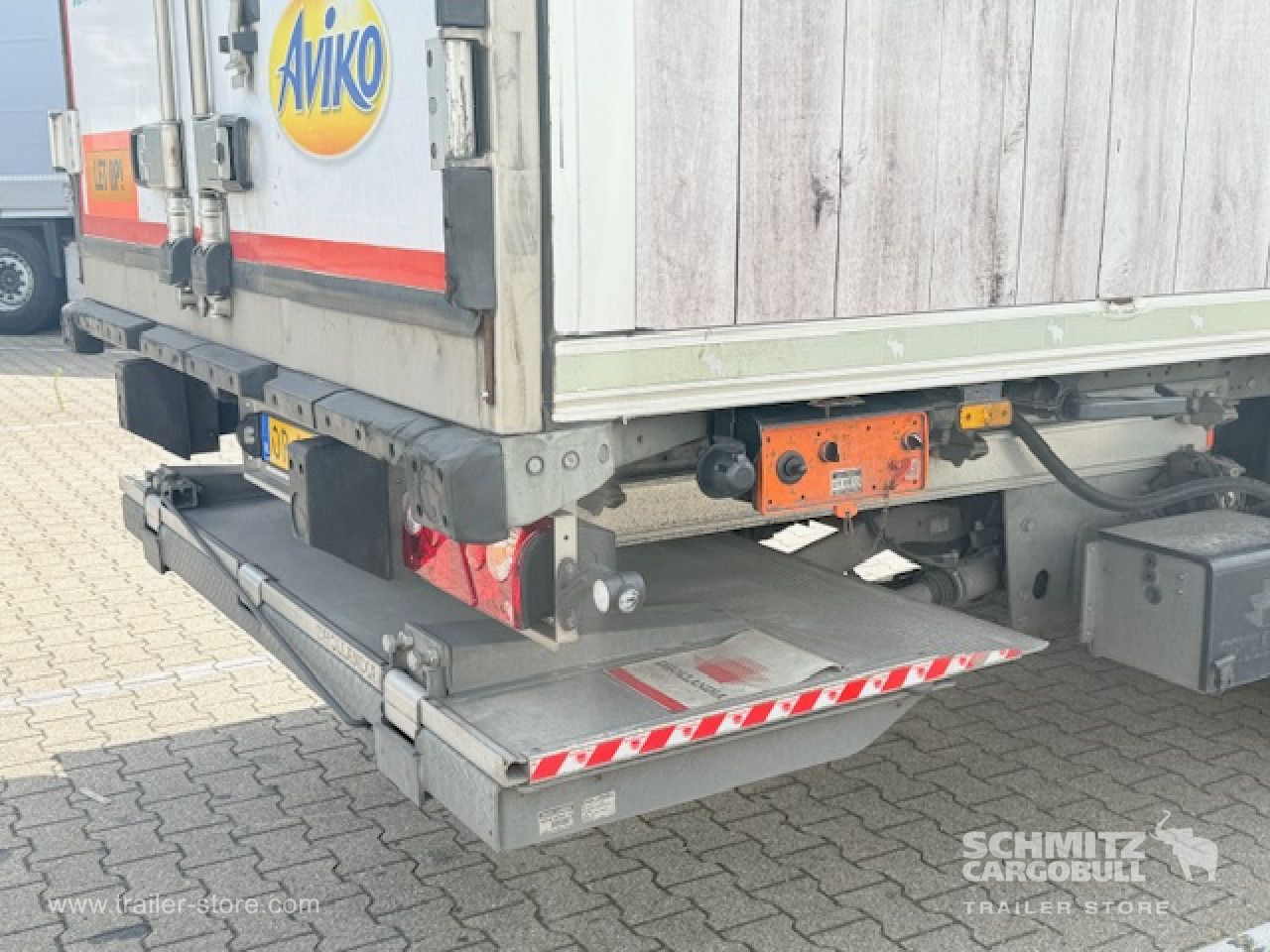 SCHMITZ Oplegger Vries Multitemp Taillift - Izotermik dorse: fotoğraf 2 SCHMITZ Oplegger Vries Multitemp Taillift - Izotermik dorse: fotoğraf 2