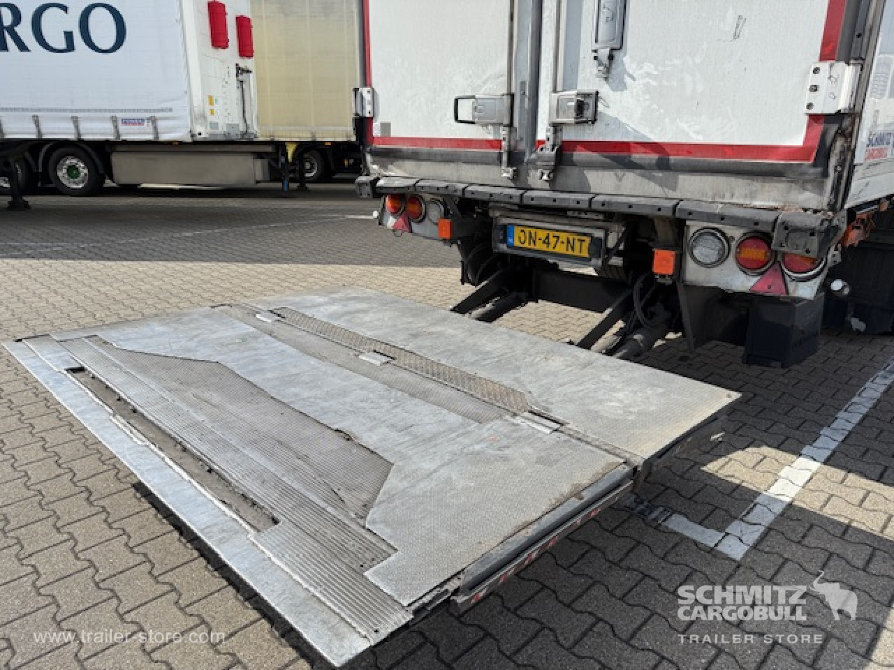 SCHMITZ Oplegger Vries Multitemp Taillift - Izotermik dorse: fotoğraf 4 SCHMITZ Oplegger Vries Multitemp Taillift - Izotermik dorse: fotoğraf 4