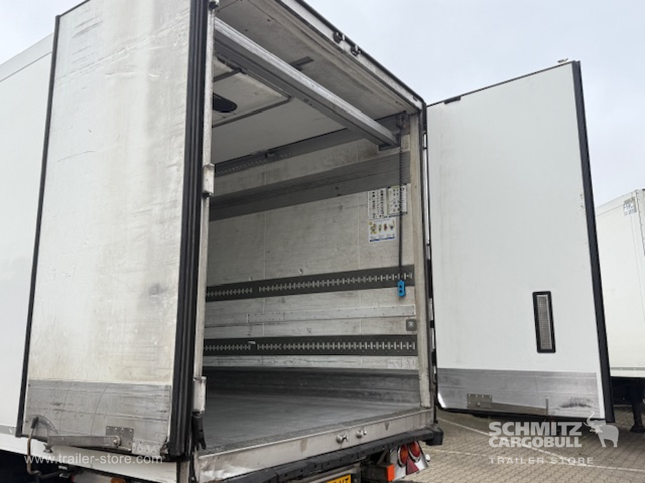 SCHMITZ Oplegger Vries Multitemp Taillift - Izotermik dorse: fotoğraf 5 SCHMITZ Oplegger Vries Multitemp Taillift - Izotermik dorse: fotoğraf 5