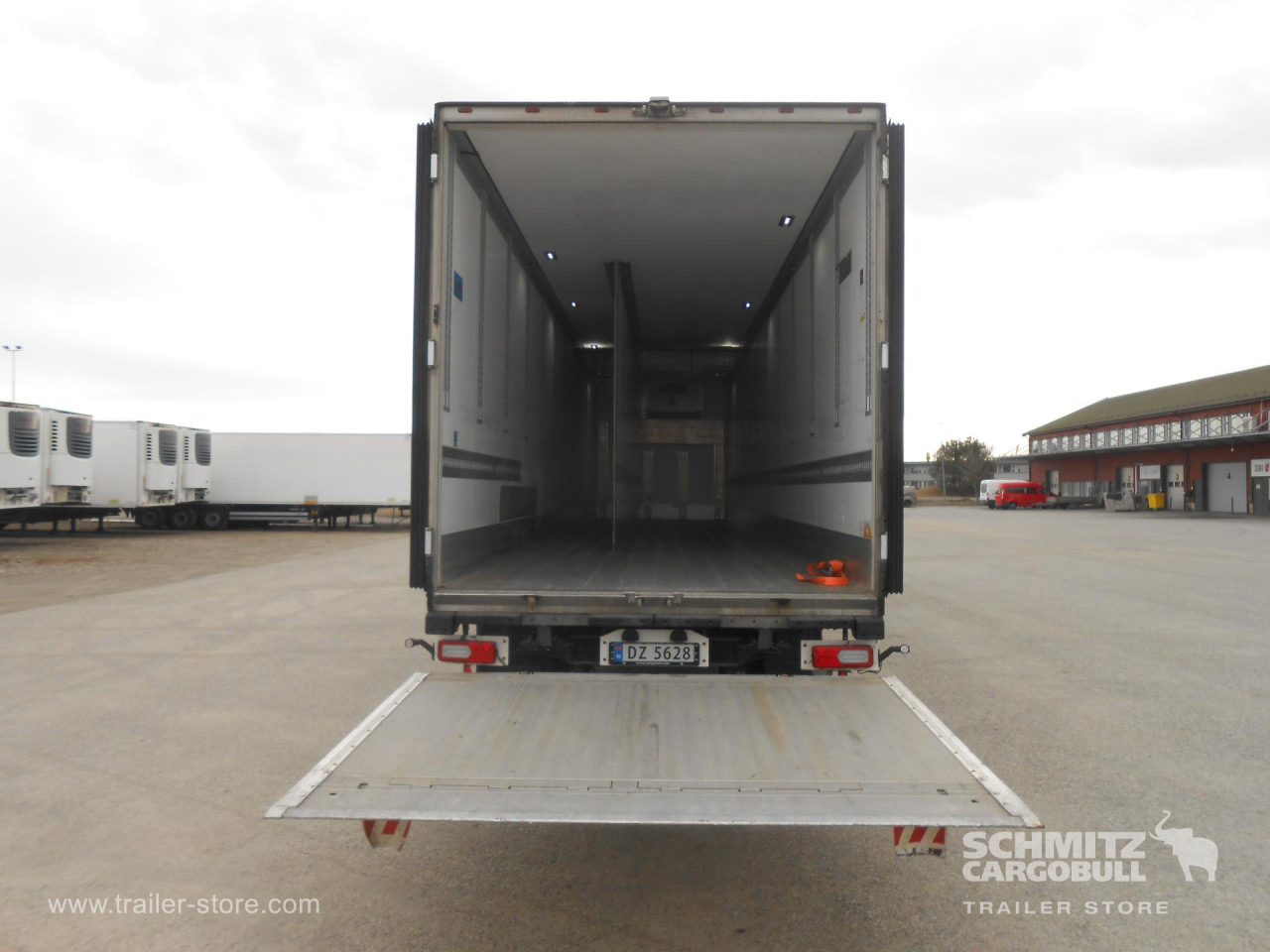 SCHMITZ Reefer Standard Taillift - Izotermik dorse: fotoğraf 3 SCHMITZ Reefer Standard Taillift - Izotermik dorse: fotoğraf 3