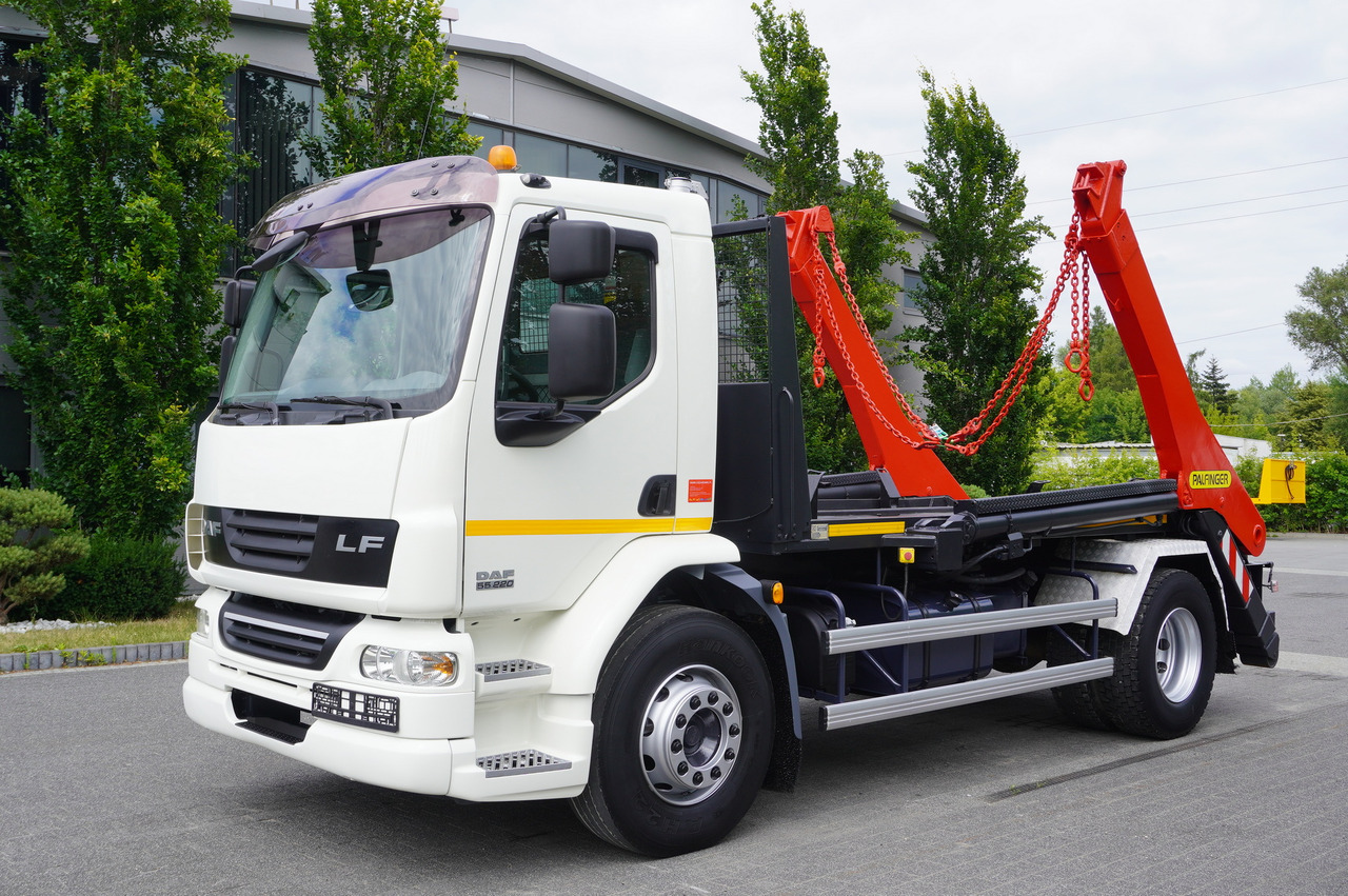 DAF LF 55.220 Skip loader GUIMA PALFINGER M14T - Hidrolift kamyon: fotoğraf 1 DAF LF 55.220 Skip loader GUIMA PALFINGER M14T - Hidrolift kamyon: fotoğraf 1