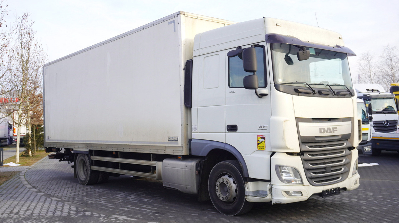 DAF XF 410 EURO 6 /410 HP / 20 EPAL / Dhollandia lift 1500 kg - Kapalı kasa kamyon: fotoğraf 1 DAF XF 410 EURO 6 /410 HP / 20 EPAL / Dhollandia lift 1500 kg - Kapalı kasa kamyon: fotoğraf 1